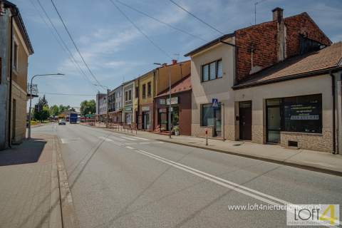 Dom z powierzchnią handlową w centrum Szczucina