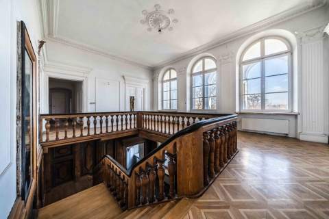PAŁAC NAD JEZIOREM 4 HA GOTOWY DO ARANŻACJI