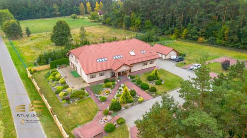 Hotel z restauracją 1500 m - duża działka 4400 m 