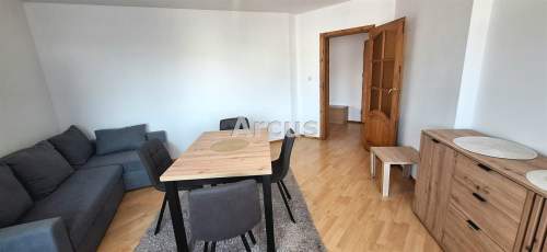 mieszkanie w bloku z dużym balkonem