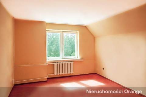 Nieruchomość obok Urzędu Gminy.