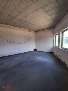 Hala z bramami dla Tir biura plac 2160 m2