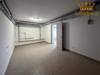 Na wynajem lokal usługowy 55,5m2 na Targowej, parter, witryny,...