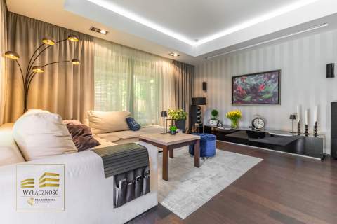 Dom wolnostojący 336 m2, z basenem w Konopnicy