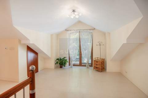 Komfortowy dom 233 m z ogrodem przy rzece.