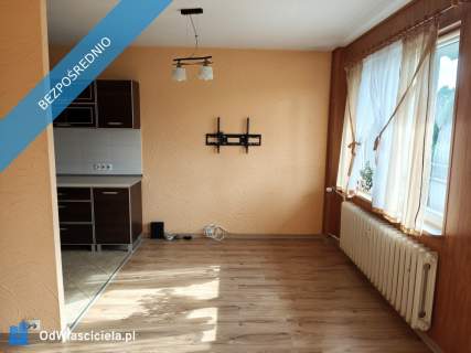 M4 Żory os. Pawlikowskiego pierwsze piętro niski blok