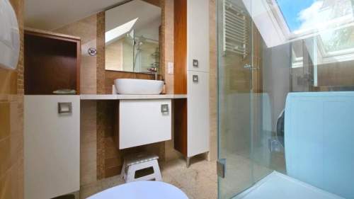 2 pokoje Balkon Hala garażowa Kameralne osiedle Niski czynsz