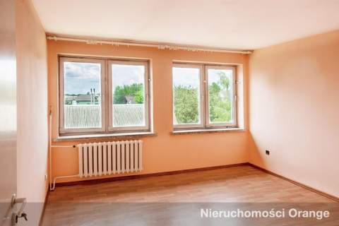 Nieruchomość obok Urzędu Gminy.