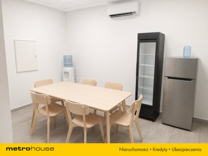 Magazyn 765 m2 Biura 500 m2 Główna trasa w Jankach