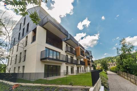 Duże mieszkanie z balkonem i antresolą