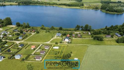 Działka nad jeziorem z fundamentem, W E, Mazury