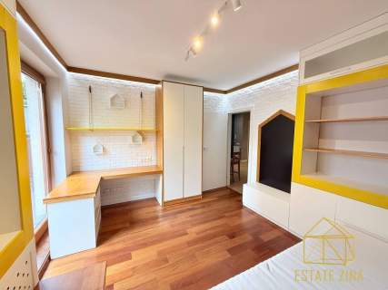 Przestronny apartament z prywatnym ogrodem