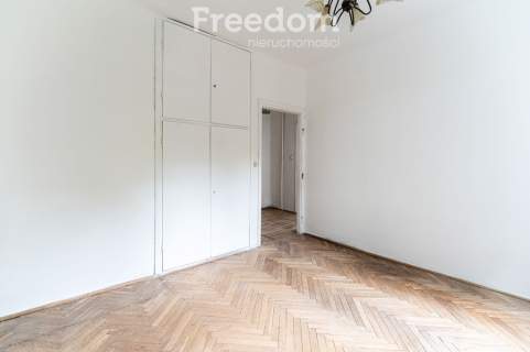 Dwustronne, 2 pokojowe w kamienicy blisko metra