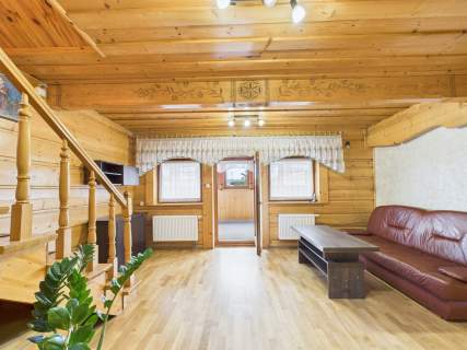 Drewniany dom z widokiem na Tatry   Dursztyn
