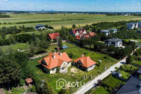  Dom w stylu dworkowym z dużą działką 1642 m 