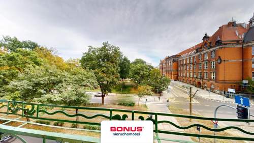 Centrum, 112,47m 3 pokojowe mieszkanie w kamienicy