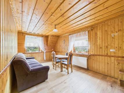 Drewniany dom z widokiem na Tatry   Dursztyn