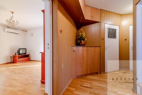 Tarnów ul. Dąbrowskiej 26 1.p. 64 m2 balkon piwnica k