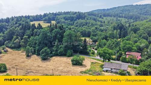 61 arów gruntów pośród gór z domem do remontu
