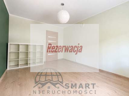 Trzypokojowe mieszkanie na 1 piętrze.