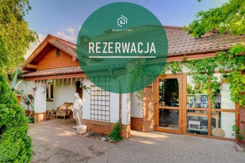 Klimatyczny dom otulony zielenią
