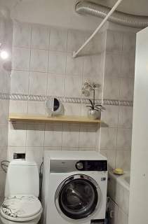 Przestronna kawalerka 35 m kw przy placu z fontanną