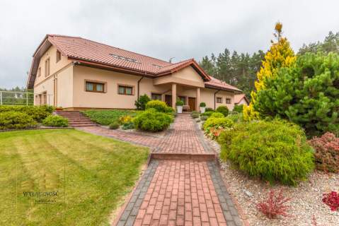 Hotel z restauracją 1500 m - duża działka 4400 m 