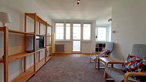 Kawalerka z oddzielną kuchnią i balkonem- Solec 79