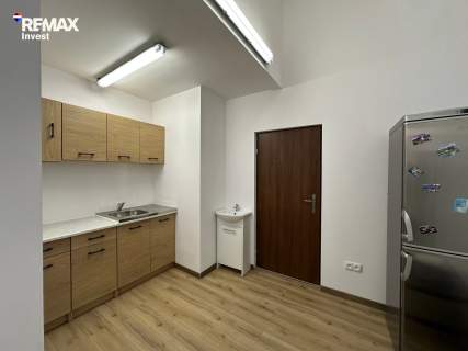Hala magazynowa z biurem 216 m Bielsko-Biała