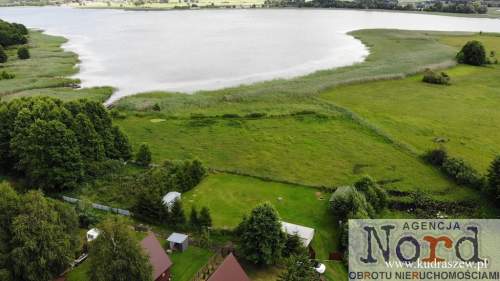 Działka z domkiem holenderskim przy jeziorze