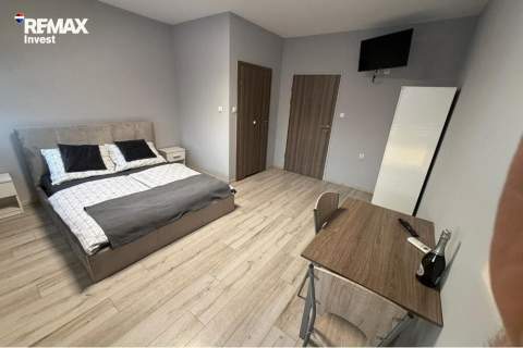 Budynek komercyjny działający hotel pracowniczy