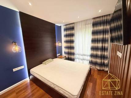 Przestronny apartament z prywatnym ogrodem