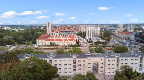 Cicha kawalerka przy metrze Muranów