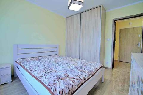 z garażem przestronne 2 pokojowe, balkon