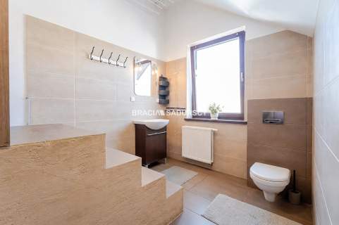 2-pok, 48 m ok. 60 m po podłodze , balkon