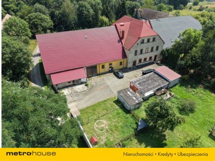 Przypałacowy folwark w Zagrodnie na 1,5 ha gruntu