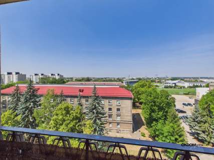 Kawalerka z dużym balkonem typu taras i widokiem na panoramę...