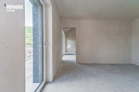Duże mieszkanie z balkonem i antresolą