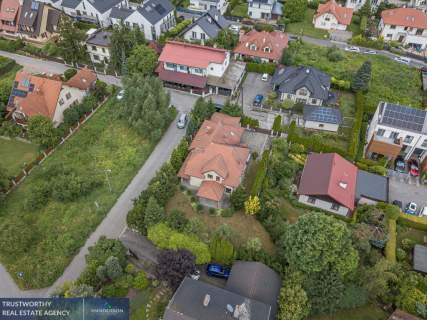Pychowice, przestronny dom 260 m2, działka 8 ar