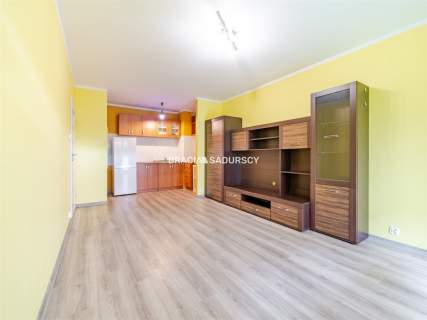 Ustawne 2 pokojowe mieszkanie w apartamentowcu.