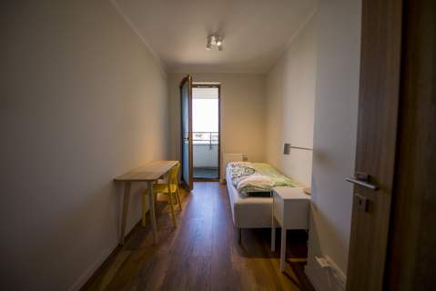 3 POKOJE Z ANEKSEM, BALKON, MIEJSCE POSTOJOWE