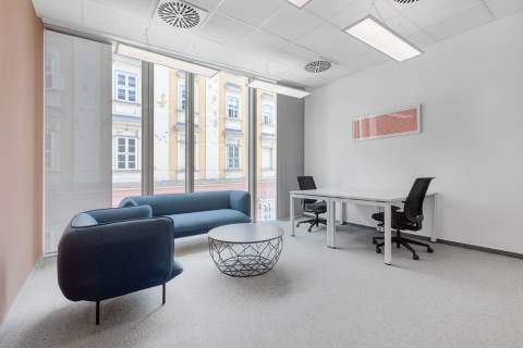 Wybierz profesjonalny adres w Spaces Fabryka Kart