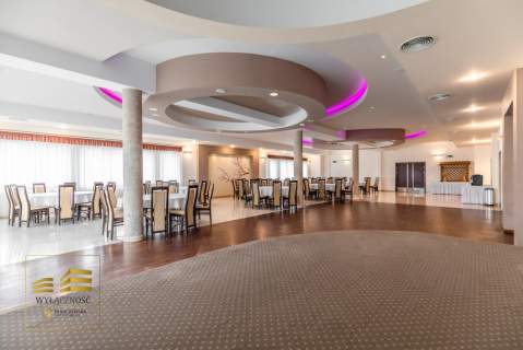 Hotel z restauracją 1500 m - duża działka 4400 m 