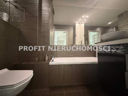 Nowocześnie wyremontowane i wykończone, balkon