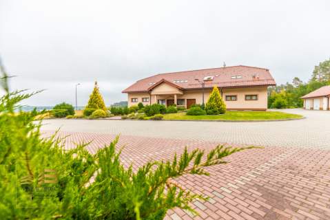 Hotel z restauracją 1500 m - duża działka 4400 m 