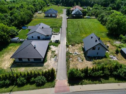Dom parterowy stan surowy-130m2 1121m2 Szewna