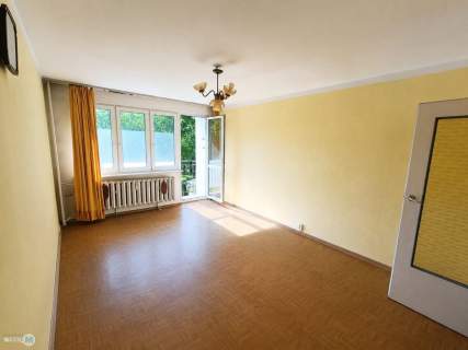 2 lub 3 pokoje, loggia,1 piętro, winda