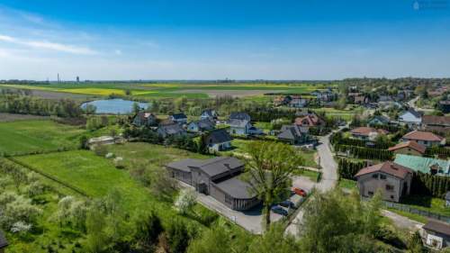743m2 działka 2759m2 przy węźle i strefie tech.