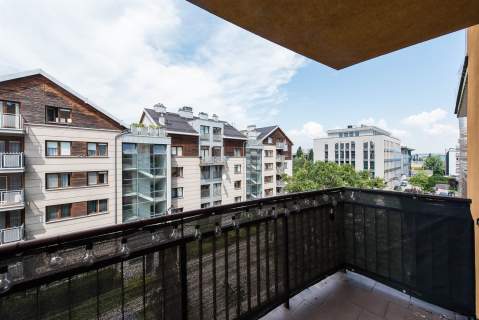 Zadbane, balkon, nowe budownictwo
