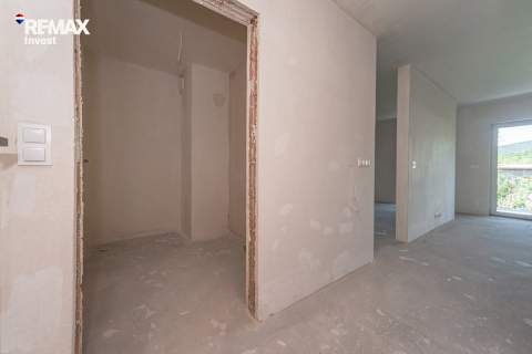 Duże mieszkanie z balkonem i wykuszem